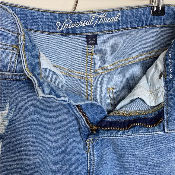 Universal Thread Distressed Jeans. NWOT - Picture 3 of 7